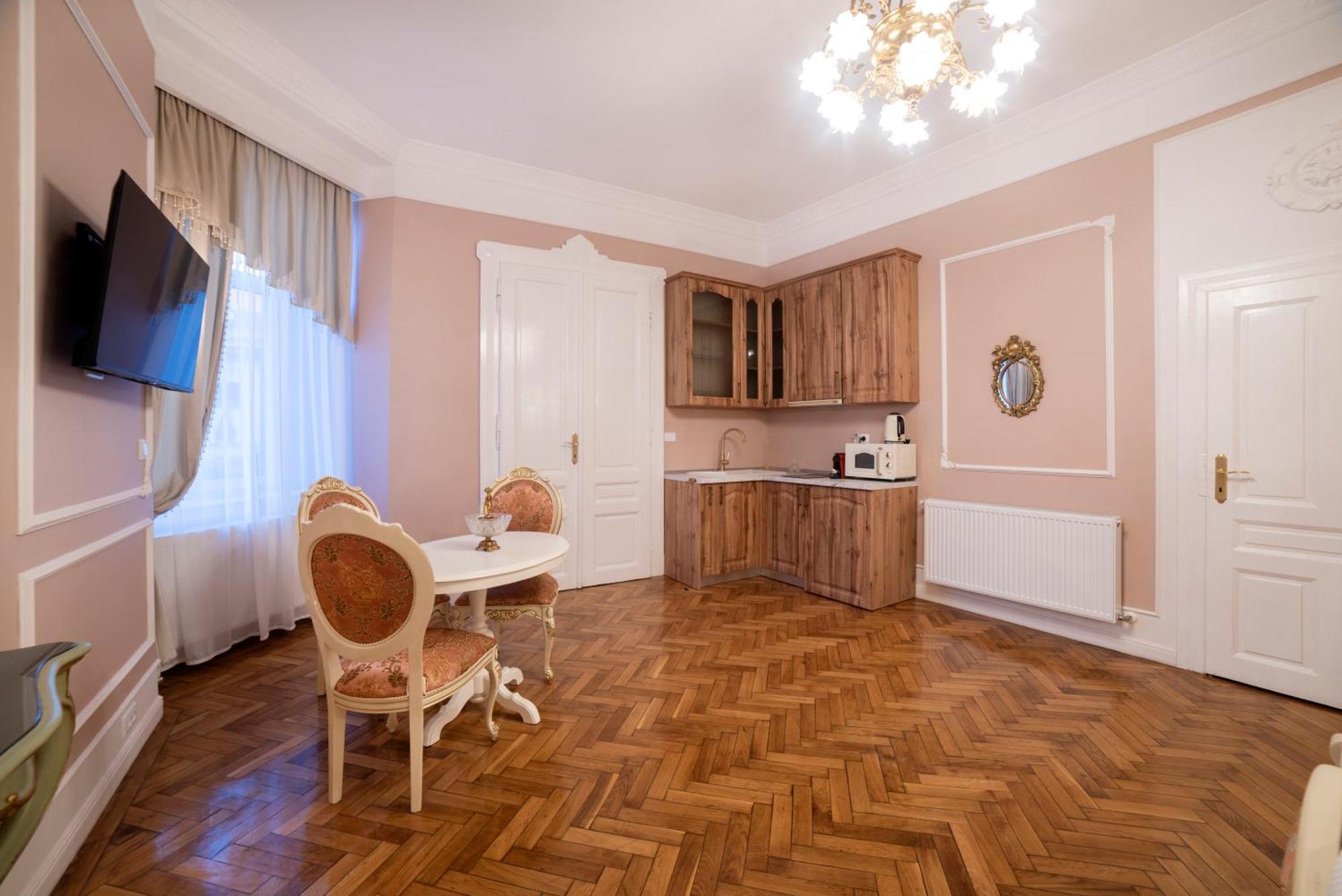 Aesthetic Pleasure - Central Downtown Apartments Oradea Eksteriør billede